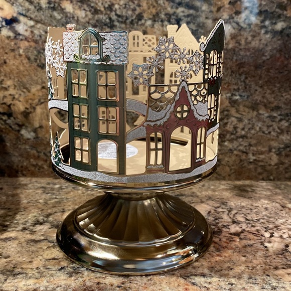 āVillage Sceneā by Bath & Body Works, 3-Wick Candle Holder, 2024 Series, NWT Box - Picture 7 of 15